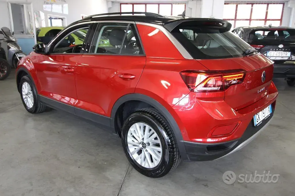 Usata VW T-Roc Life 110 CV (80 kW) 2023 Rosso SUV