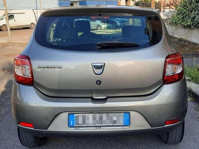 Usata Dacia Sandero 75 CV (55 kW) 2013 Bronzo Berlina