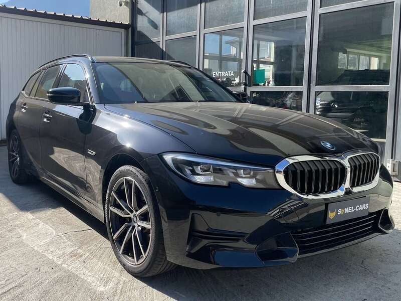 Usata BMW 320e Sport Line 204 CV (150 kW) 2022 Saphirschwarz Station wagon