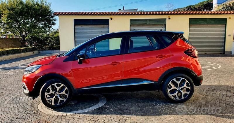 Usata Renault Captur Intens 90 CV (66 kW) 2017 Rosso SUV