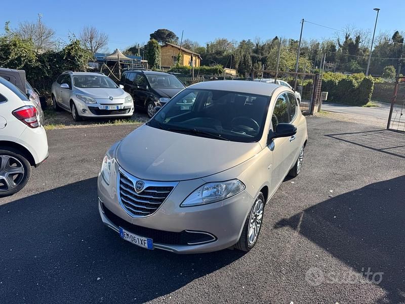 Usado Lancia Ypsilon S 69 HP (50 kW) 2012 Castanho Citadino