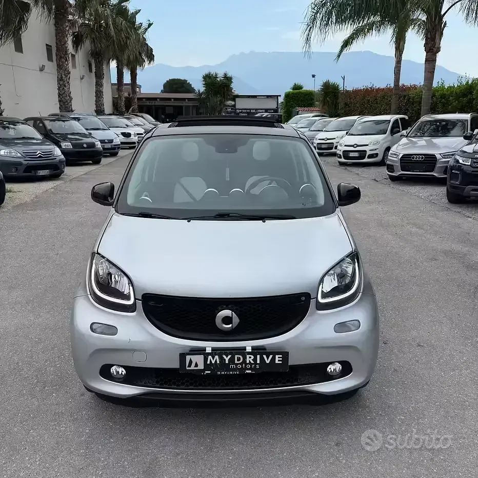 Usata Smart ForFour Passion 71 CV (52 kW) 2015 Grigio Utilitaria