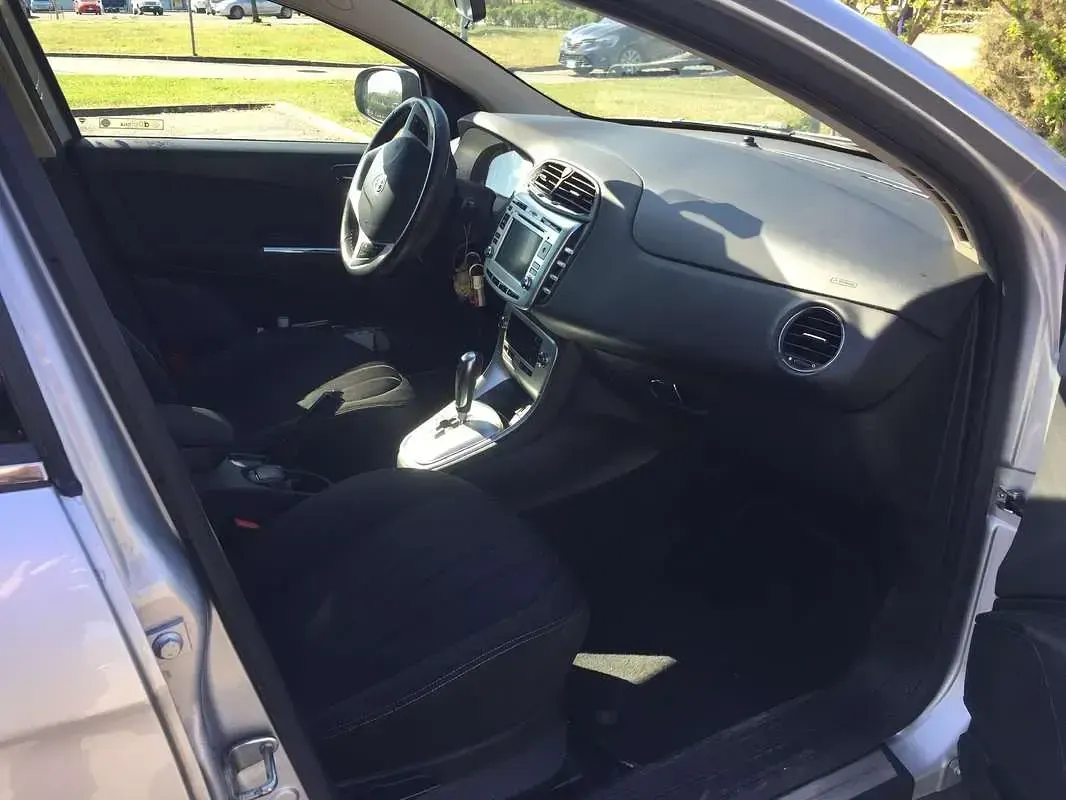 Usata Lancia Delta 120 CV (88 kW) 2014 Grigio Utilitaria