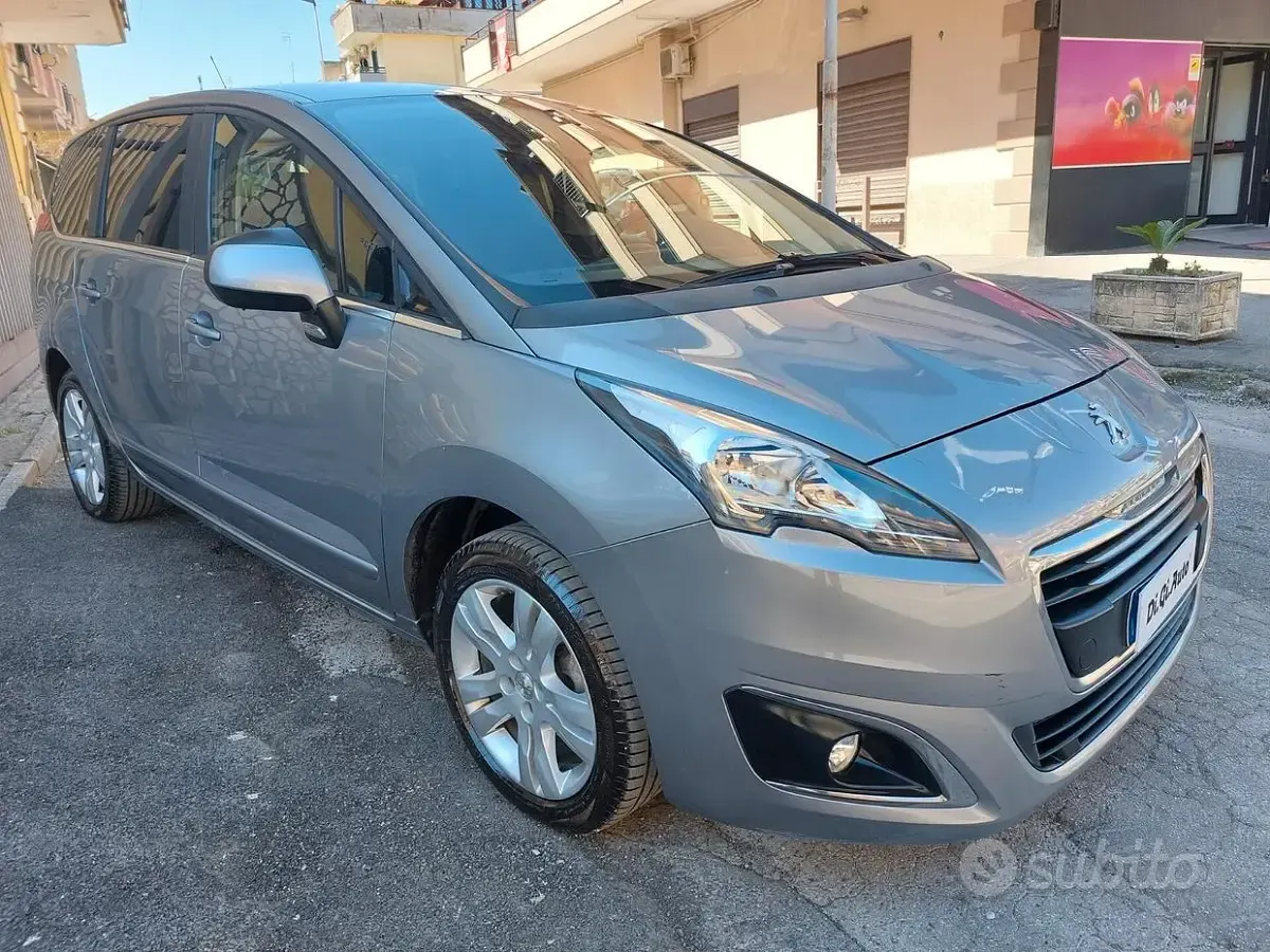 Usata Peugeot 5008 Allure 115 CV (84 kW) 2015 Grigio Monovolume