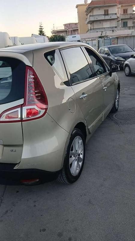 Usata Renault Scénic III Luxe 110 CV (80 kW) 2010 Oro Monovolume
