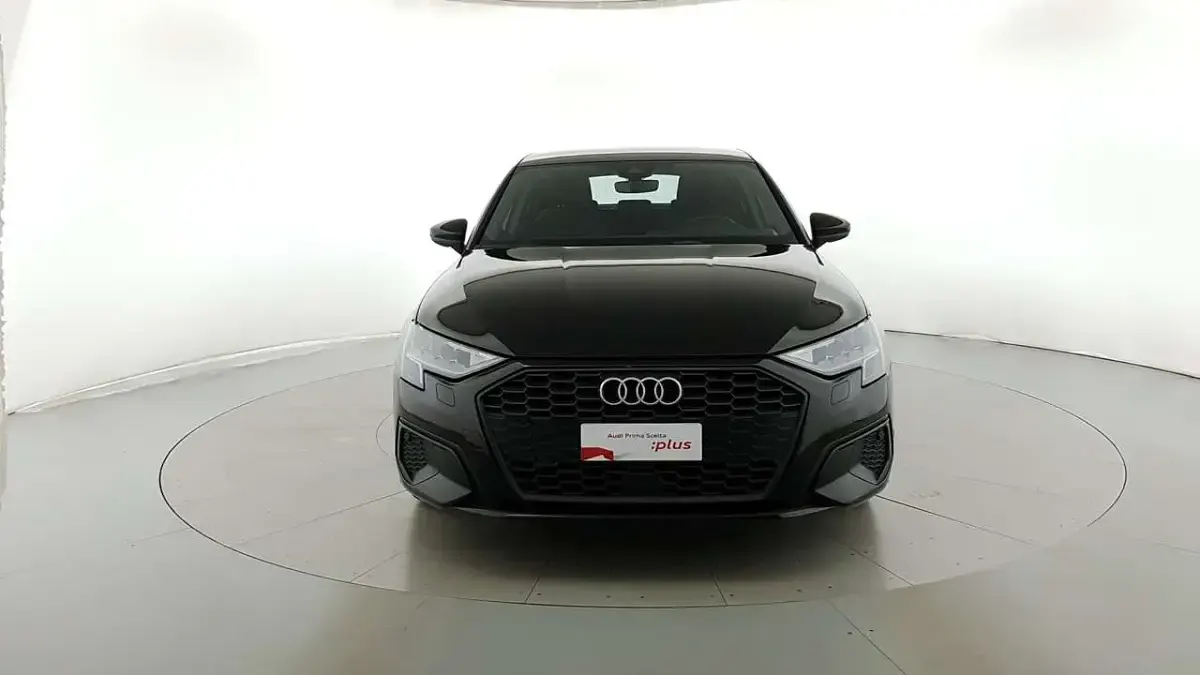 Usata Audi A3 Business 150 CV (110 kW) 2023 Nero brillante Berlina
