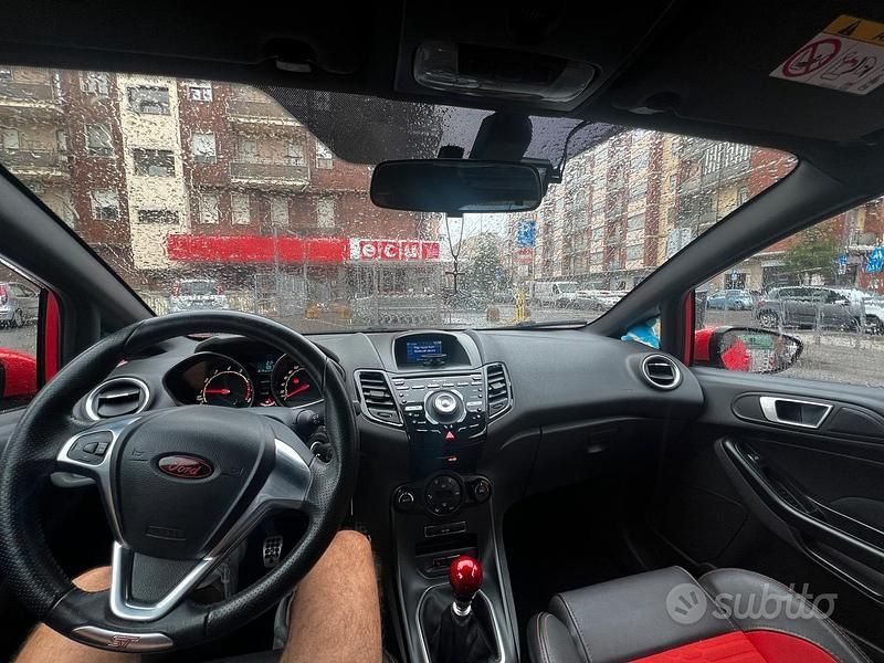 Usata Ford Fiesta ST 226 CV (166 kW) 2013 Rosso Utilitaria