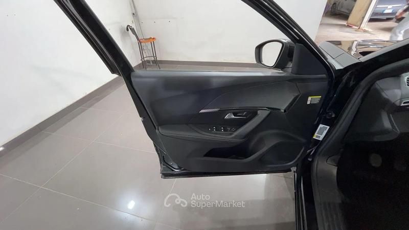 Occasion Peugeot 2008 Allure 101 ch (74 kW) 2025 Noir SUV