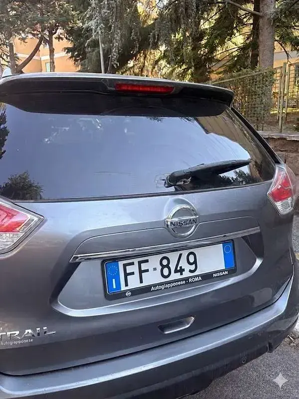 Usata Nissan X-Trail Tekna 131 CV (96 kW) 2016 Grigio SUV