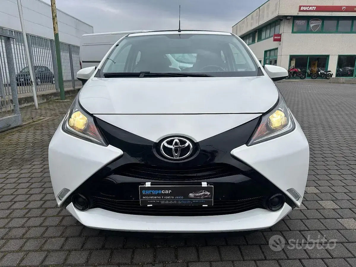 Usata Toyota Aygo X-play 68 CV (50 kW) 2017 Bianco Utilitaria