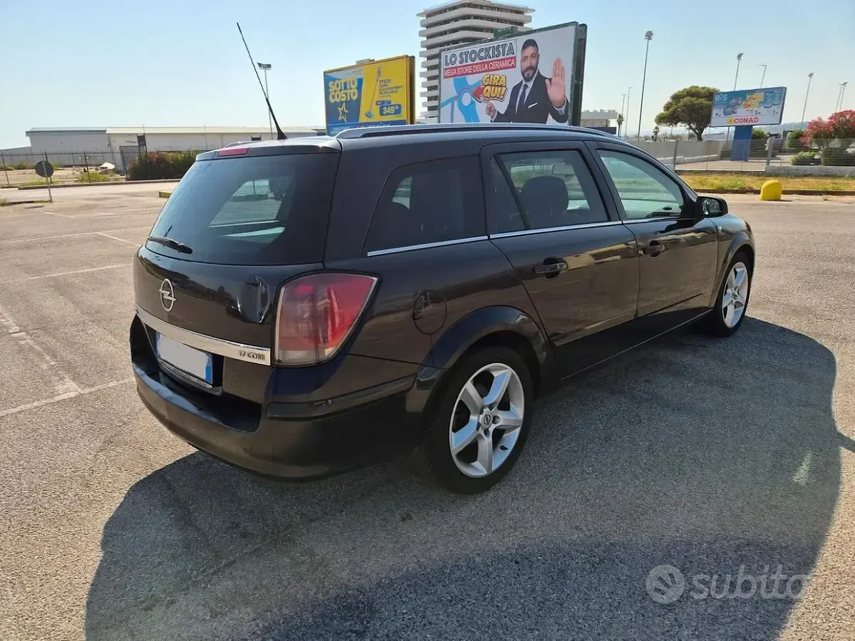 Usata Opel Astra Club 101 CV (74 kW) 2005 Nero Station wagon