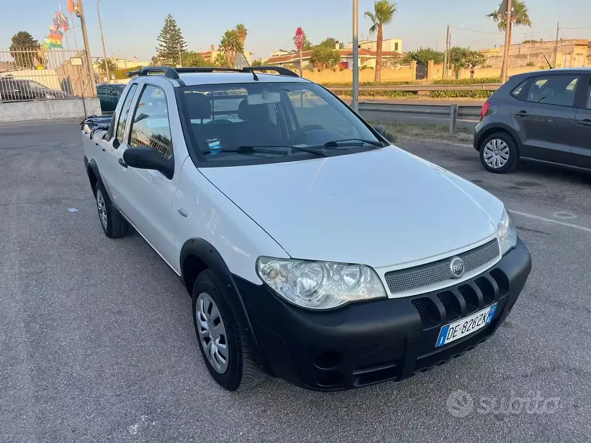 Usata Fiat Strada 84 CV (61 kW) 2006 Bianco Pick-up