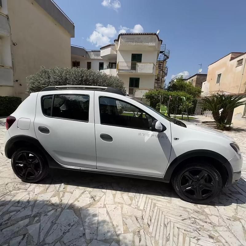 Usata Dacia Sandero Prestige 90 CV (66 kW) 2016 Berlina