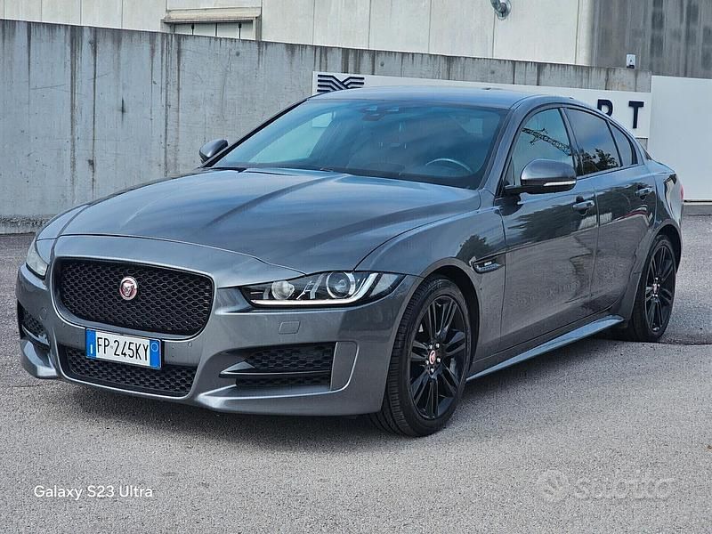 Usata Jaguar XE R 179 CV (131 kW) 2018 Grigio Berlina