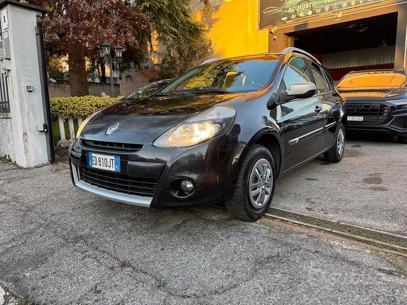 Nero Usata 2010 Renault Clio GrandTour Luxe Station wagon | 3700 € (Super prezzo) - Immagine 1/4