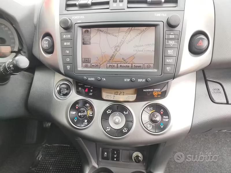 Usata Toyota RAV4 Executive 177 CV (130 kW) 2011 Bianco SUV