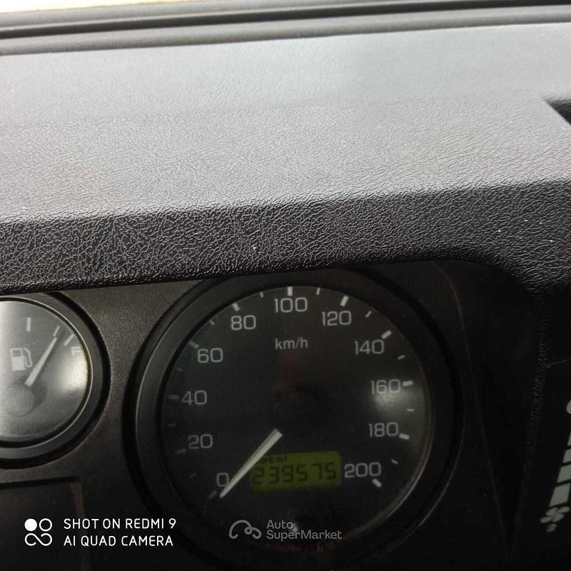 Usata Land Rover Defender 122 CV (89 kW) 2001 Verde SUV