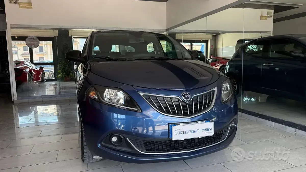 Usata Lancia Ypsilon Gold 69 CV (50 kW) 2022 Bluazzurro Utilitaria