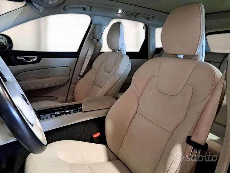 Usata Volvo XC60 253 CV (186 kW) 2020 Nero SUV