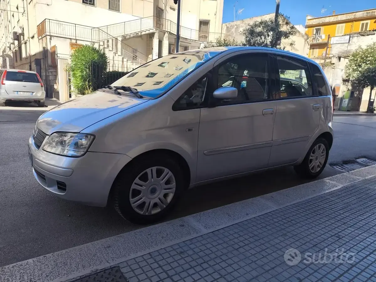 Usata Fiat Idea Emotion 69 CV (50 kW) 2006 Grigio Monovolume