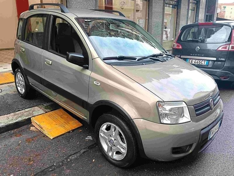 Beige Usata 2009 Fiat Panda Climbing Due volumi | 3890 € (Buon prezzo) - Immagine 1/4