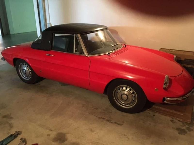 Usata Alfa Romeo Spider 122 CV (89 kW) 1969 Rosso Cabrio