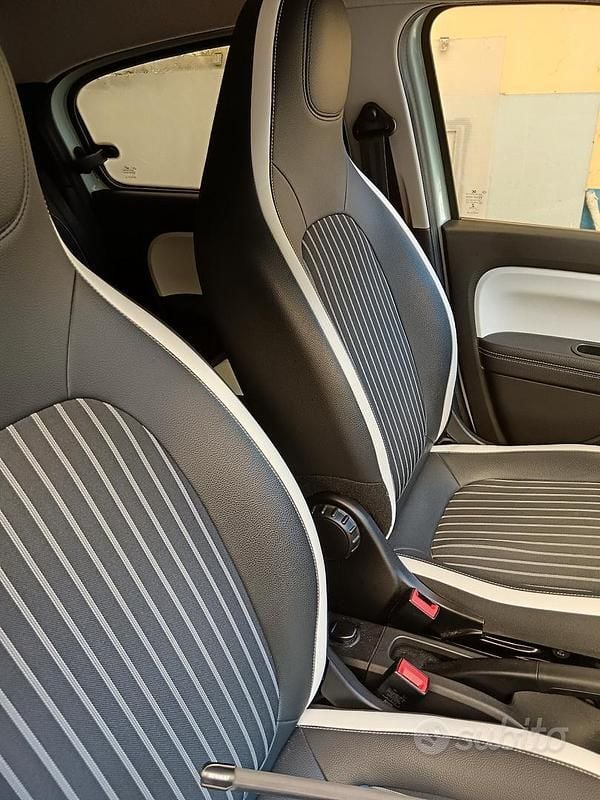 Usata Renault Twingo 60 kW (82 CV) 2021 Utilitaria