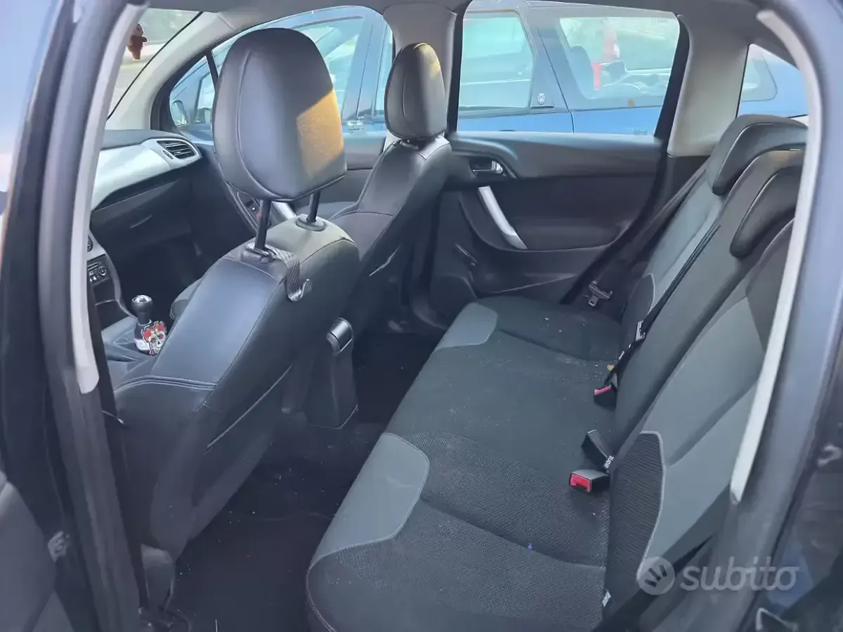 Begagnad Citroën C3 68 HK (50 kW) 2012 Svart Sedan
