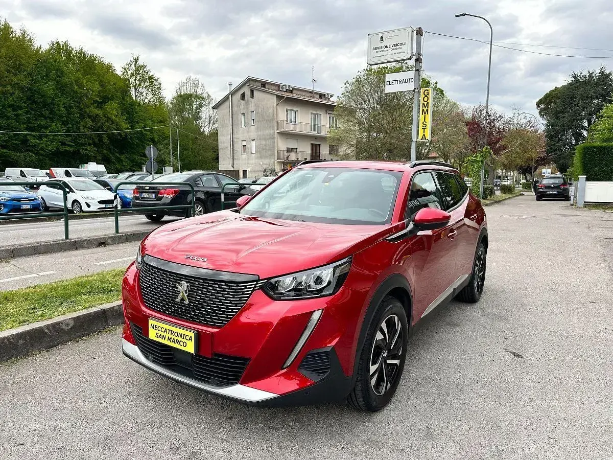 Usata Peugeot 2008 Allure 101 CV (74 kW) 2020 Rosso SUV