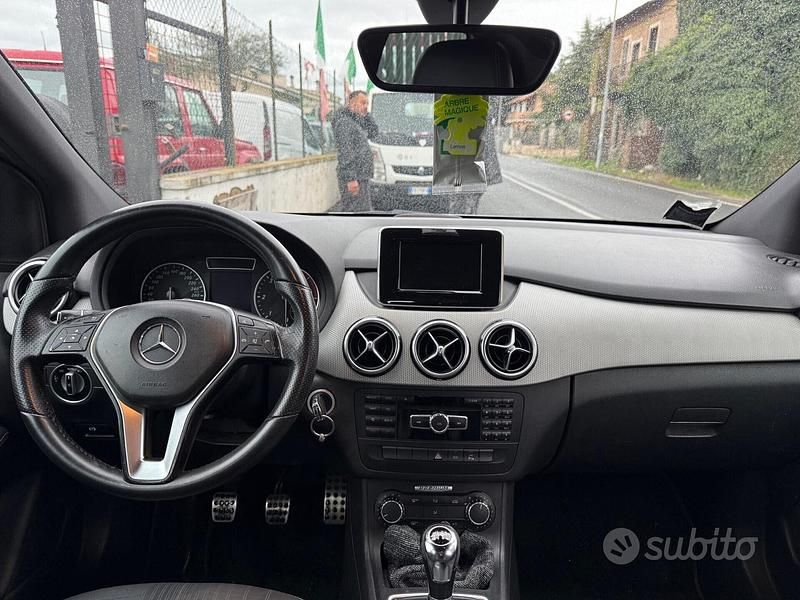 Usata Mercedes B180 Premium 108 CV (79 kW) 2012 Grigio Monovolume