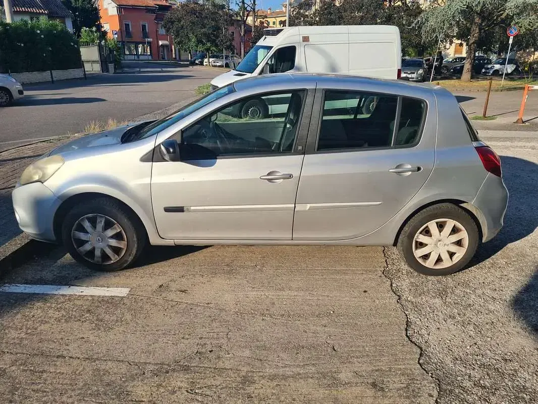 Usata Renault Clio II Dynamique 86 CV (63 kW) 2009 Berlina