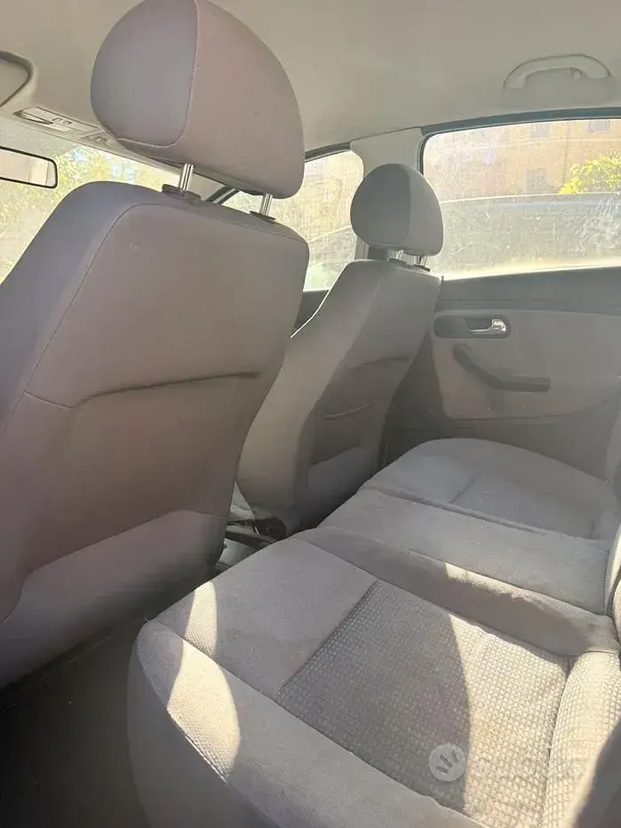 Usata Seat Ibiza 64 CV (47 kW) 2003 Grigio Utilitaria