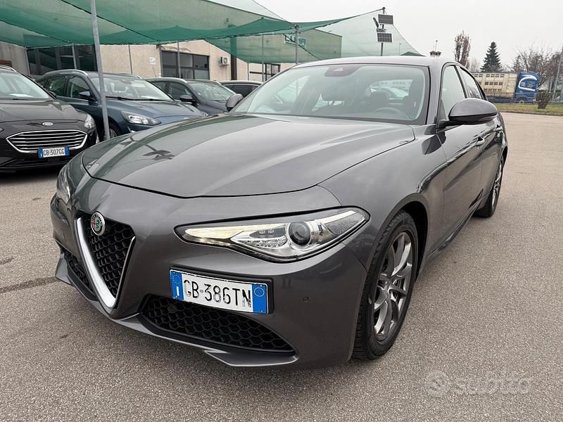 Usata Alfa Romeo Giulia Executive 160 CV (117 kW) 2020 Grigio Berlina