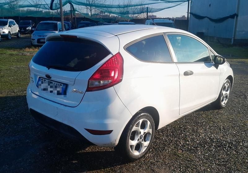 Usata Ford Fiesta 89 CV (65 kW) 2009 Bianco Furgone