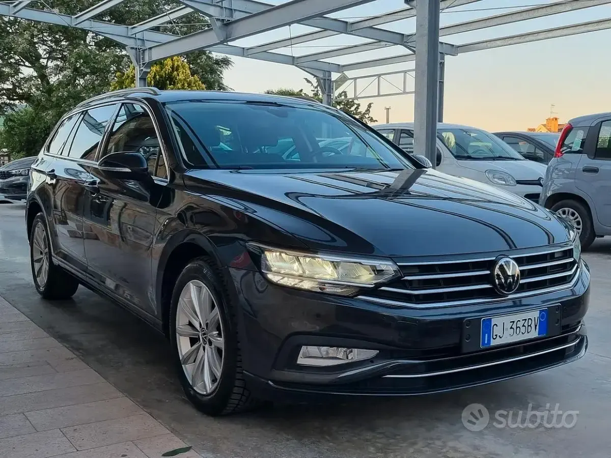 Usata VW Passat Business 150 CV (110 kW) 2022 Nero Station wagon