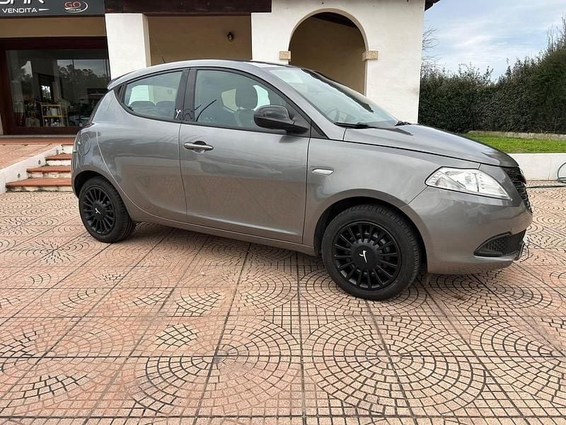 Usata Lancia Ypsilon S 95 CV (69 kW) 2014 Grigio Utilitaria