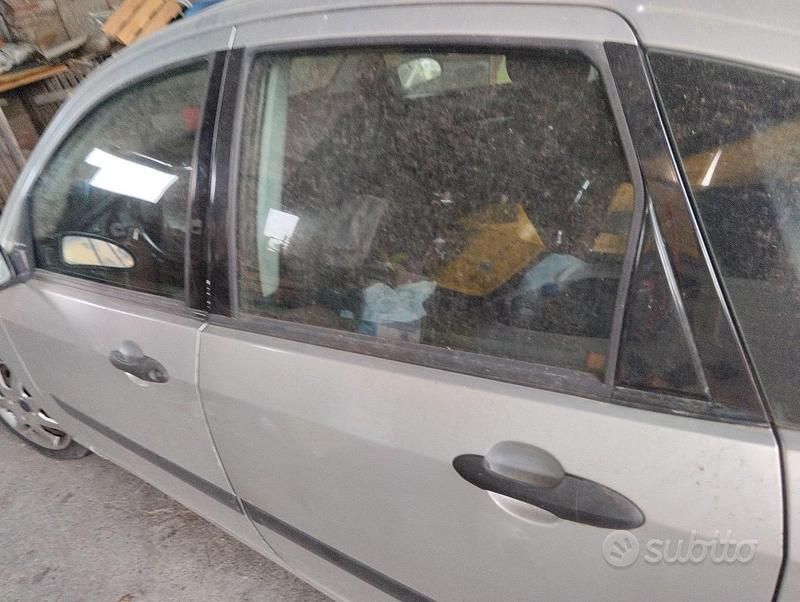 Usata Ford Focus 100 CV (73 kW) 2002 Grigio Berlina