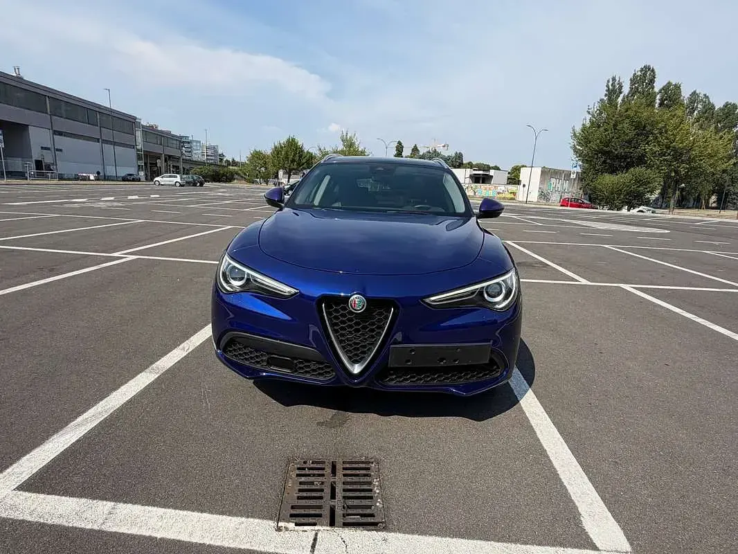 Usata Alfa Romeo Stelvio Business 201 CV (147 kW) 2022 Blu/azzurro SUV