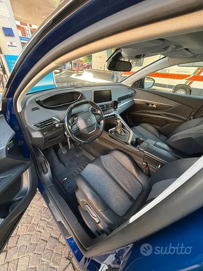 Usata Peugeot 3008 Allure 131 CV (96 kW) 2019 Blu SUV