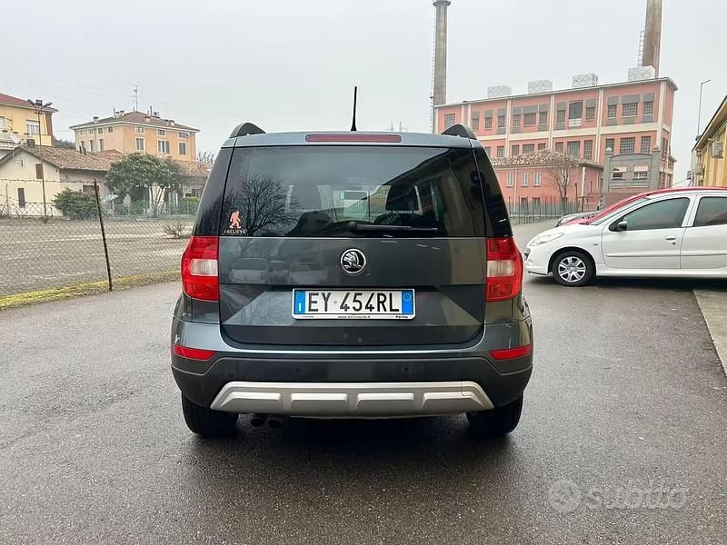 Usata Skoda Yeti GreenLine 105 CV (77 kW) 2015 Grigio SUV