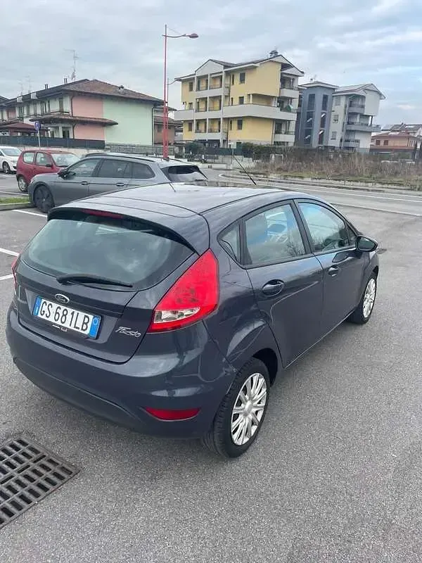 Usata Ford Fiesta 60 CV (44 kW) 2011 Berlina