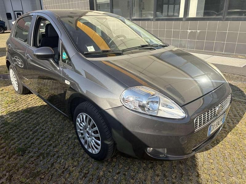 Usata Fiat Grande Punto Dynamic 65 CV (47 kW) 2009 Grigio Utilitaria