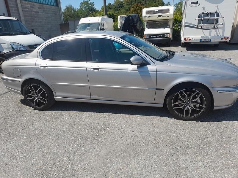 Usata Jaguar X-type Executive 196 CV (144 kW) 2002 Argento Berlina