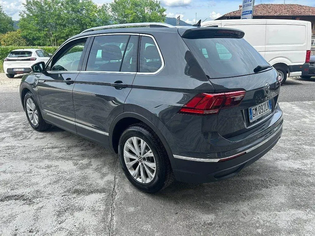 Usata VW Tiguan Life 150 CV (110 kW) 2023 Grigio scuro SUV