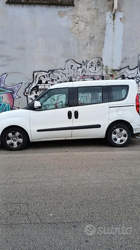Usata Fiat Doblò 90 CV (66 kW) 2012 Bianco Monovolume