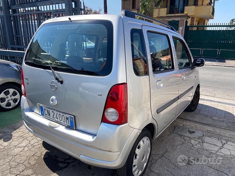 Usata Opel Agila Edition 75 CV (55 kW) 2004 Grigio Monovolume