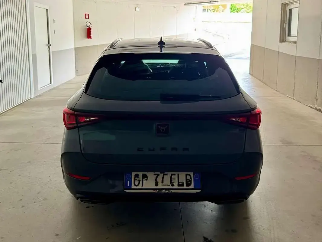 Usata Cupra Leon 150 CV (110 kW) 2023 Grigio Station wagon