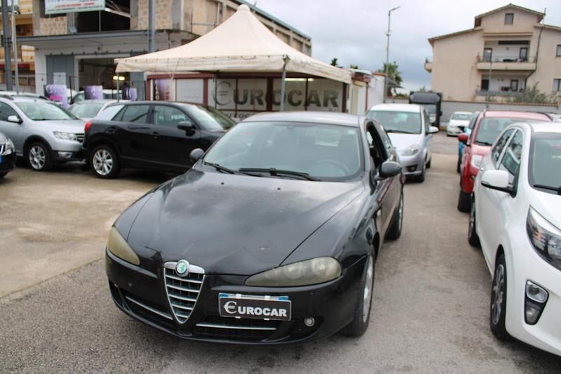 Usata Alfa Romeo 147 119 CV (87 kW) 2006 Blu Utilitaria