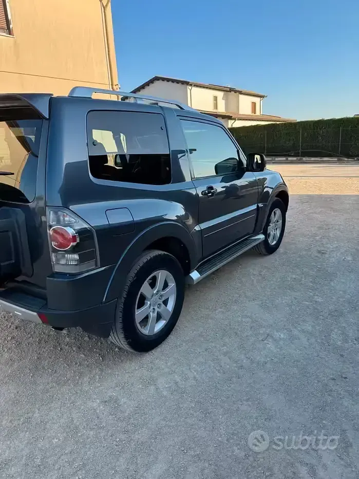 Usata Mitsubishi Pajero 170 CV (125 kW) 2007 Blu SUV