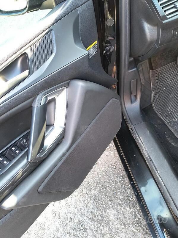 Usata 2014 Peugeot 308 Tre volumi | 7800 € (Buon prezzo) - Immagine 1/4